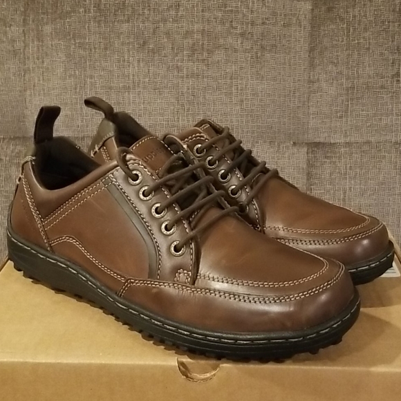 Hush Puppies Other - NEW Sz 8.5 HUSH PUPPIES mens brown leather shoes